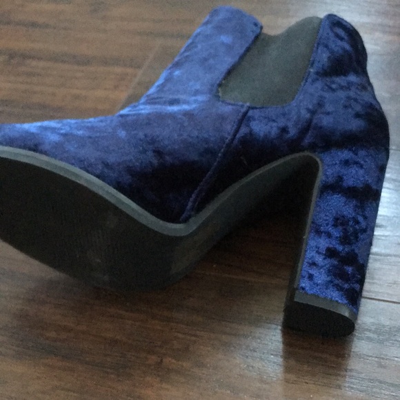 Urban Outfitters Velvet Boots - Picture 3 of 3